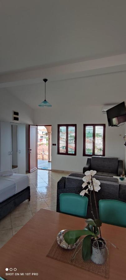Apartments Tara Ulcinj Esterno foto